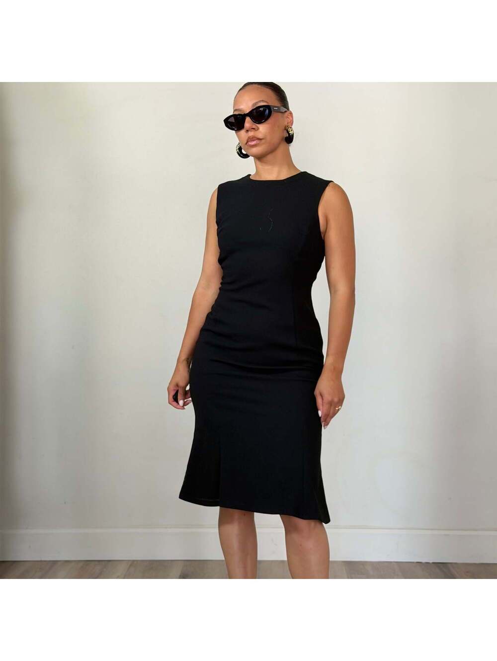 Escada - Picture 5 of 9
